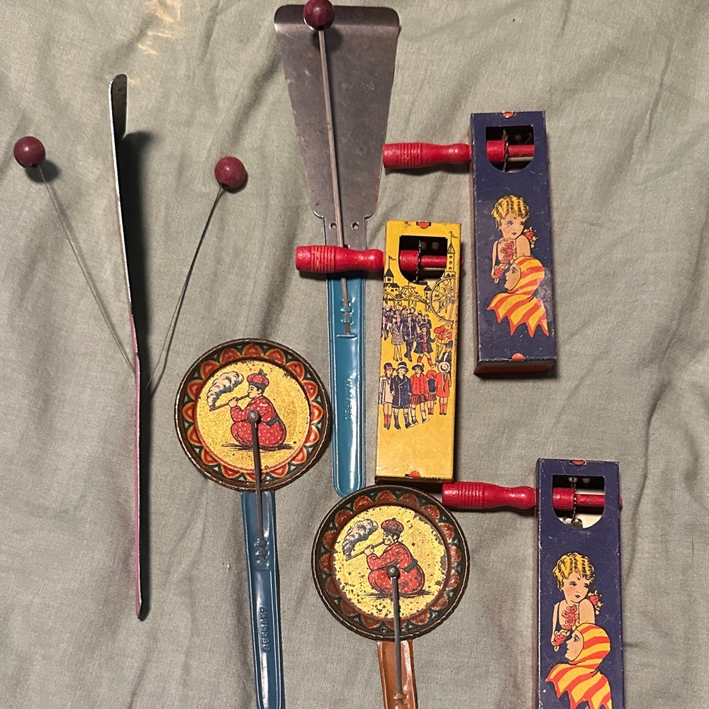 Vintage tin clacker clicker litho toys antique